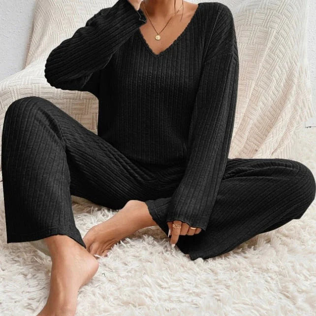 VIVIENNE | Set de două piese cu pantaloni drepți și top cu decolteu în V
