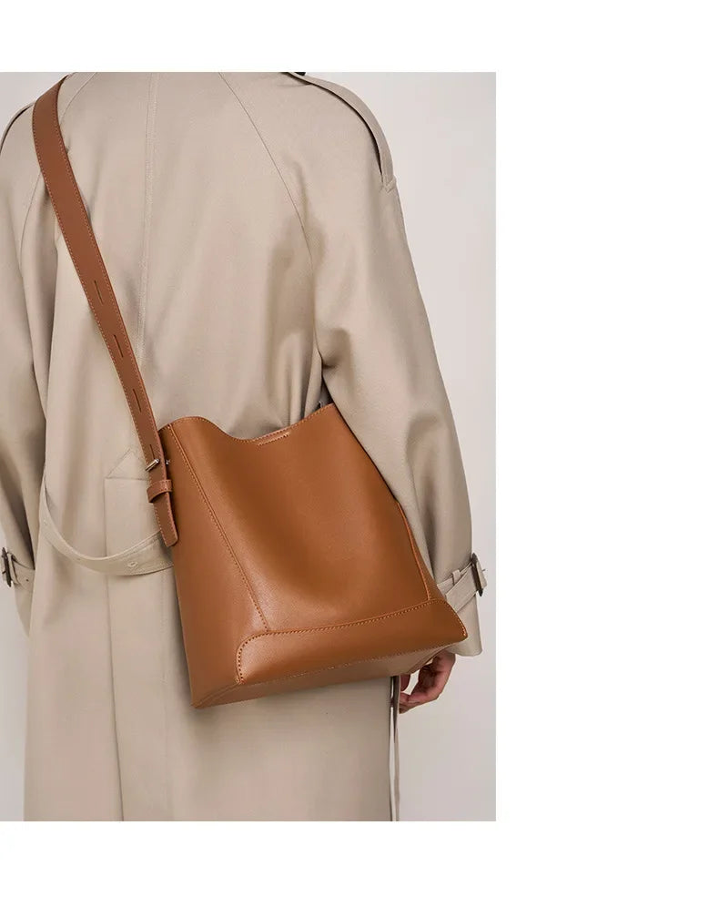 tine™ – geantă de umăr elegantă, de culoare bej, cu mânere inspirate de curea