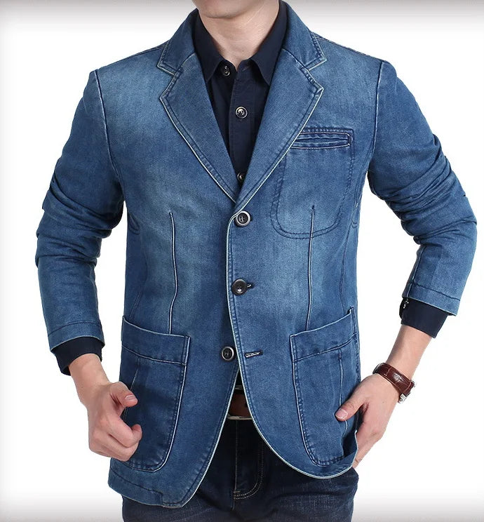 Jean: Eleganță casual cu acest blazer din denim pentru bărbați, perfect pentru orice ocazie.