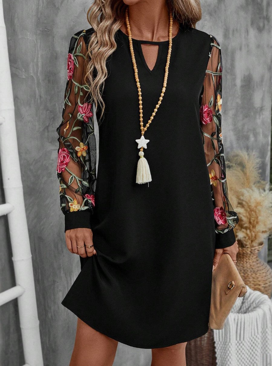 JOLANTA | Rochie elegantă cu decolteu în V și mâneci impresionante