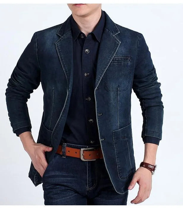 Jean: Eleganță casual cu acest blazer din denim pentru bărbați, perfect pentru orice ocazie.