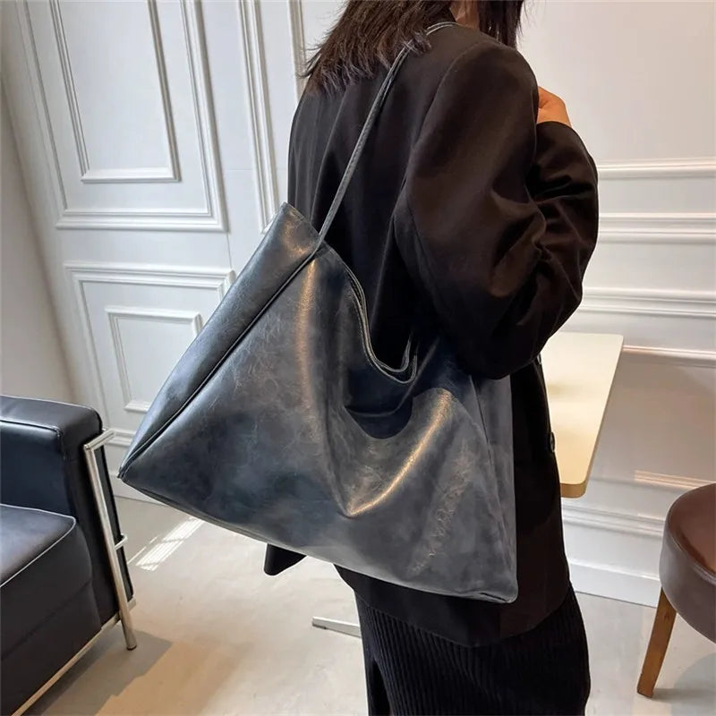 lisa™ – geantă tote maro spațioasă din material cu aspect de piele