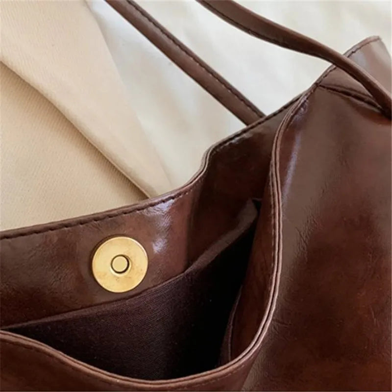 lisa™ – geantă tote maro spațioasă din material cu aspect de piele