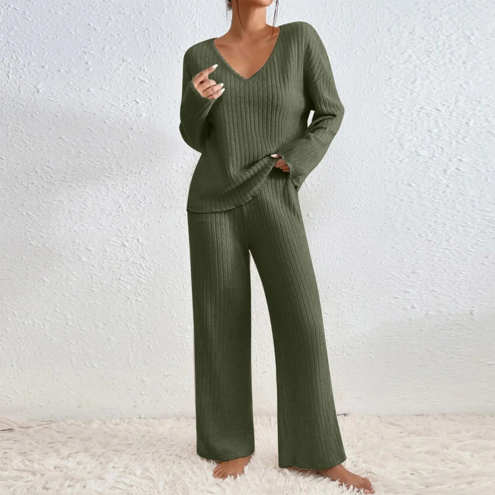 VIVIENNE | Set de două piese cu pantaloni drepți și top cu decolteu în V