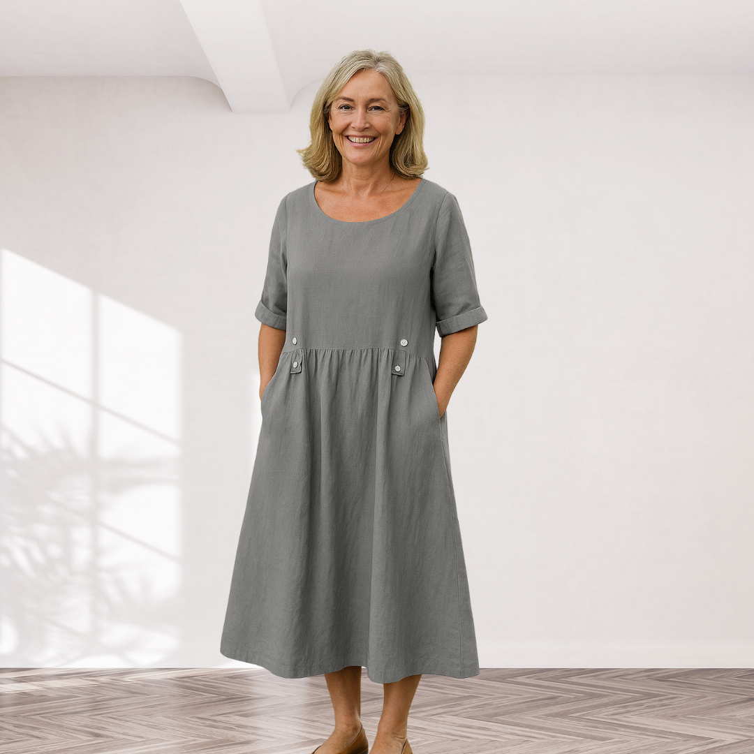 Sofia – Rochie cu Siluetă Liberă și Detalii Elegante cu Nasturi & Buzunare