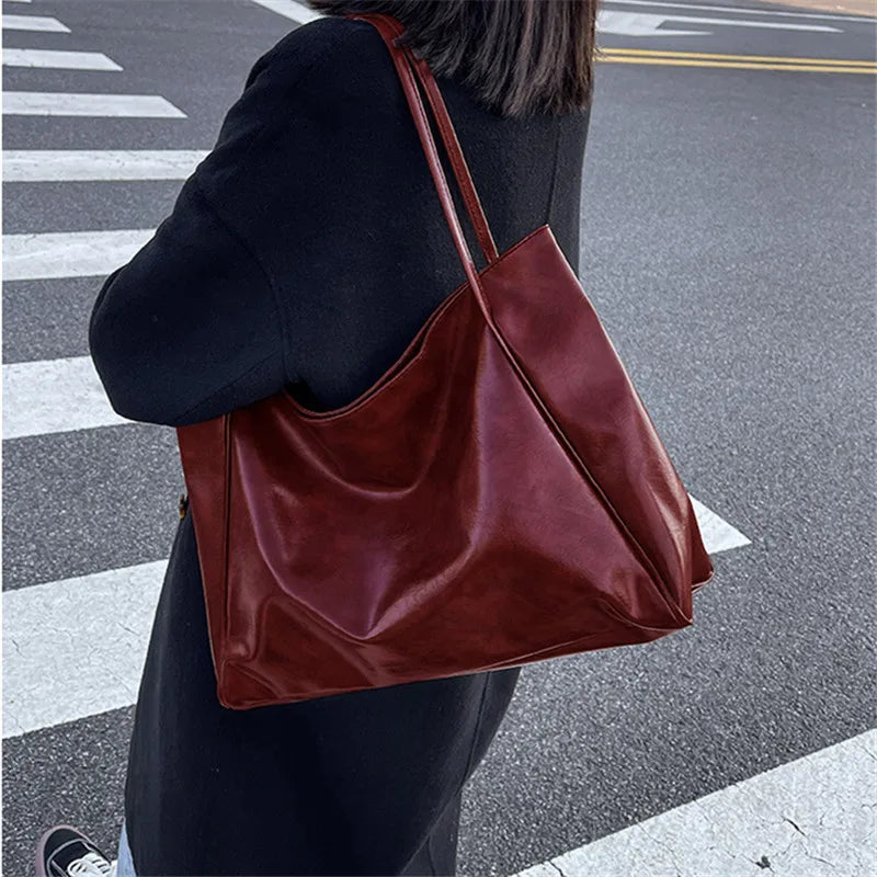 lisa™ – geantă tote maro spațioasă din material cu aspect de piele