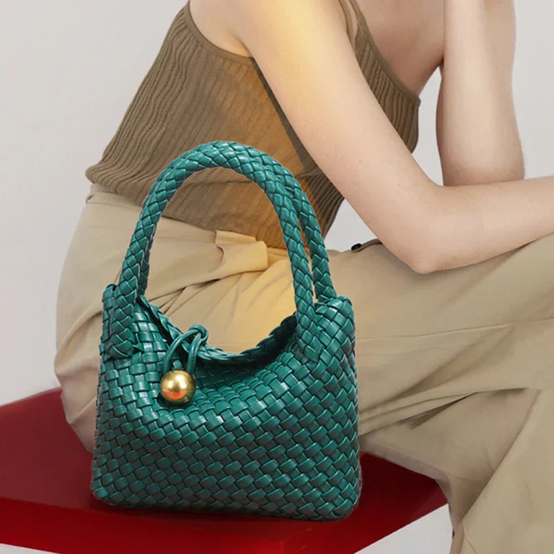 ASTRID™ | GEANTĂ DIN PIELĂ ÎMPLICATĂ ELEGANTĂ CU DETALII DIN AUR