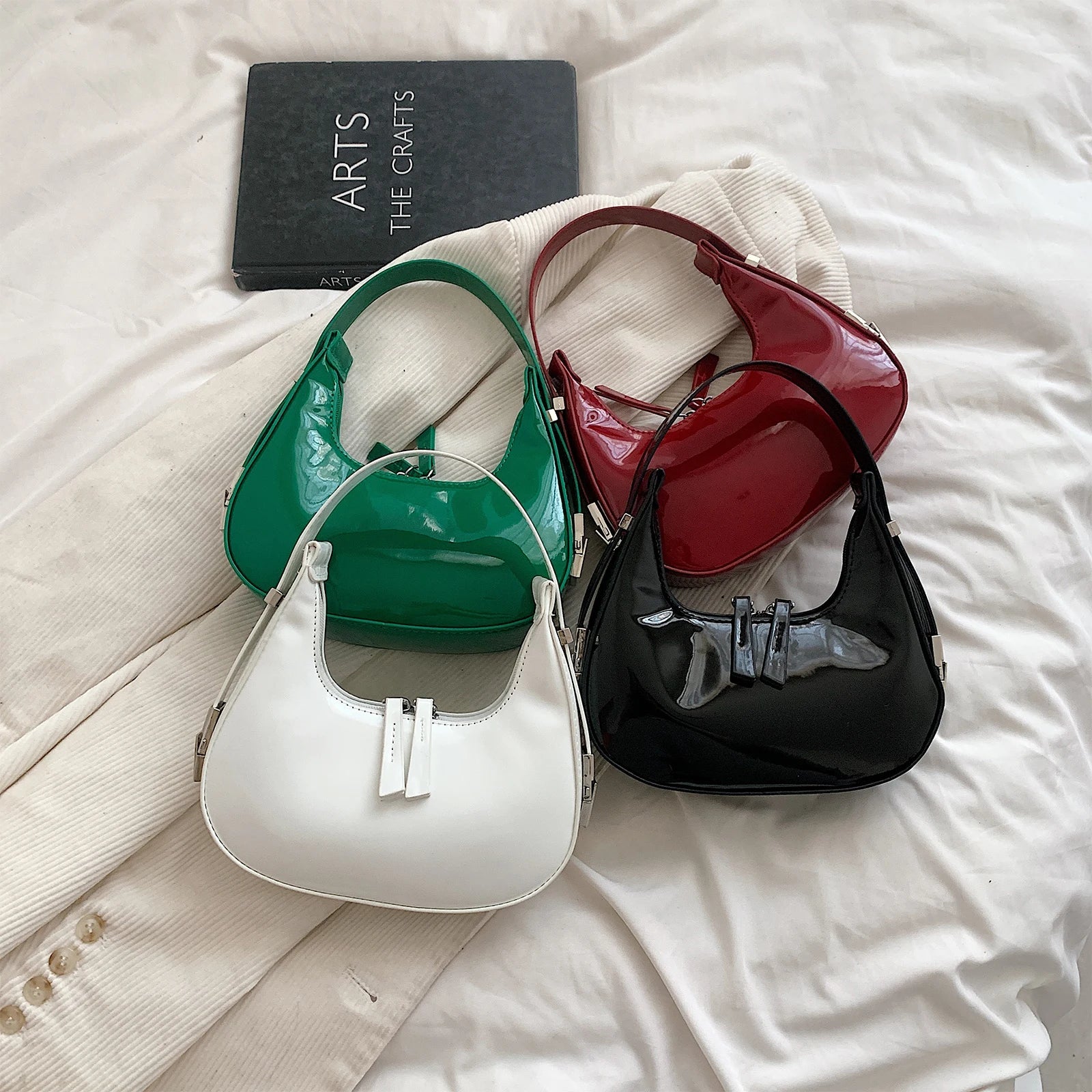 bella™ – geantă de umăr în formă de lună plină vintage