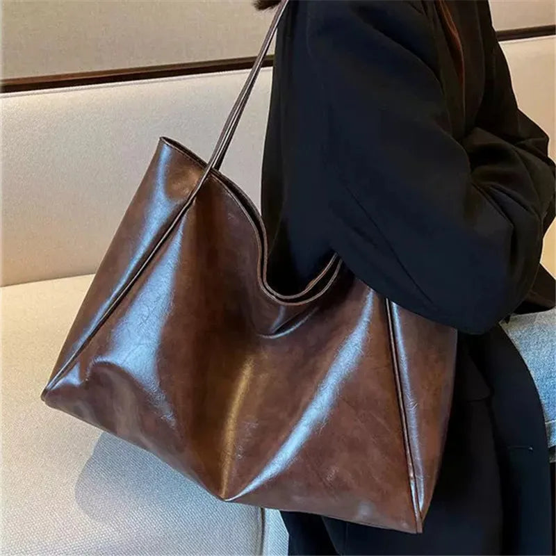 lisa™ – geantă tote maro spațioasă din material cu aspect de piele
