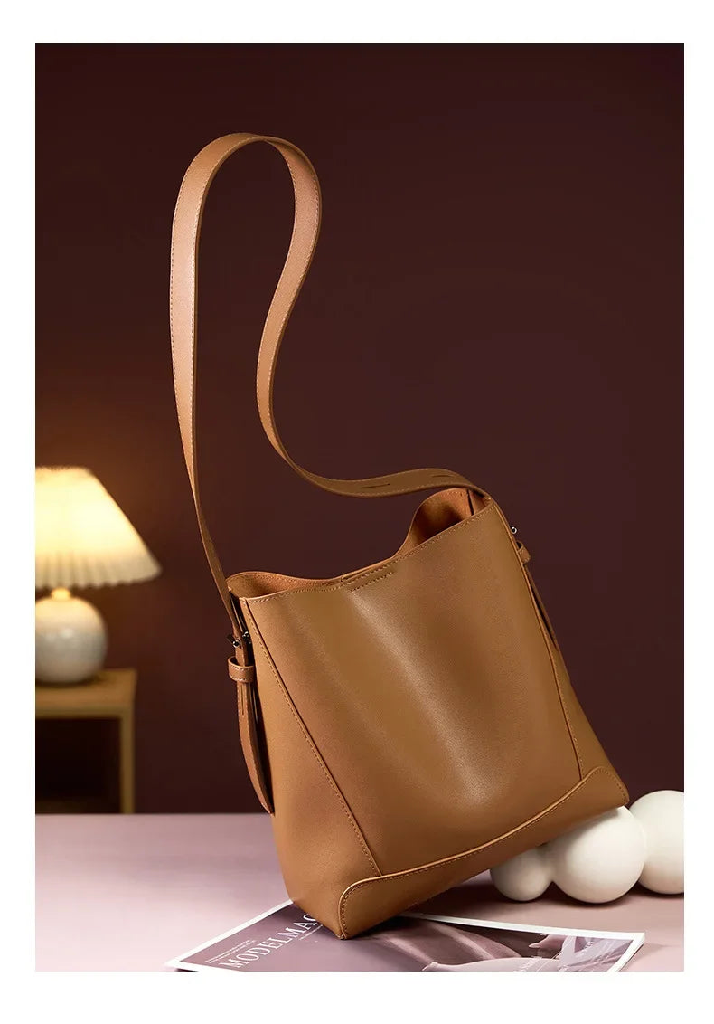 tine™ – geantă de umăr elegantă, de culoare bej, cu mânere inspirate de curea
