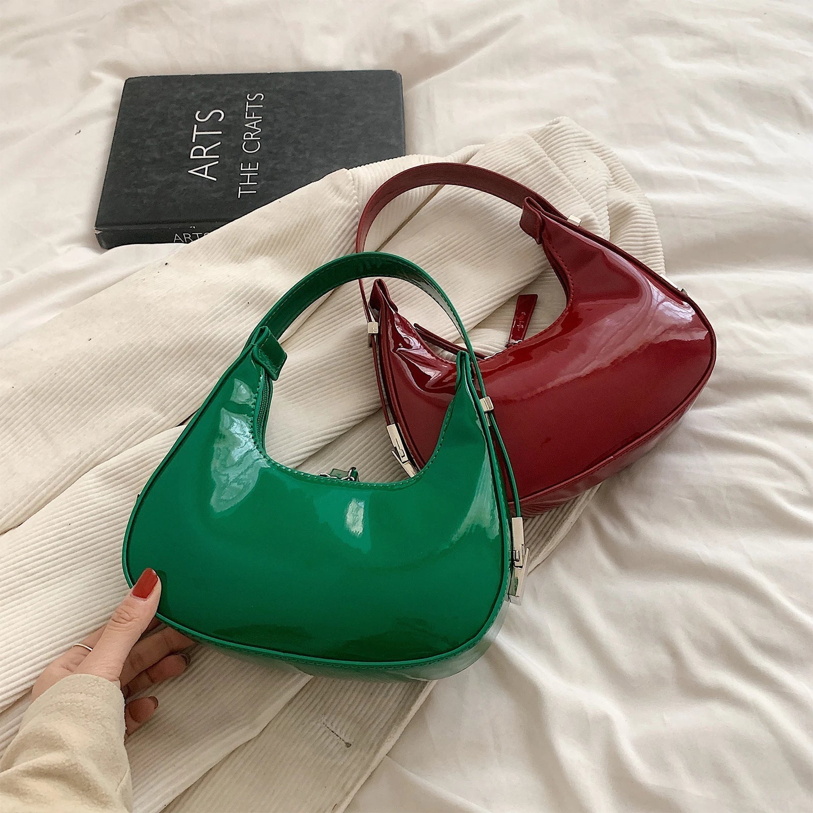 bella™ – geantă de umăr în formă de lună plină vintage