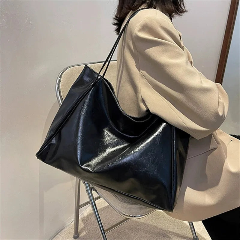 lisa™ – geantă tote maro spațioasă din material cu aspect de piele