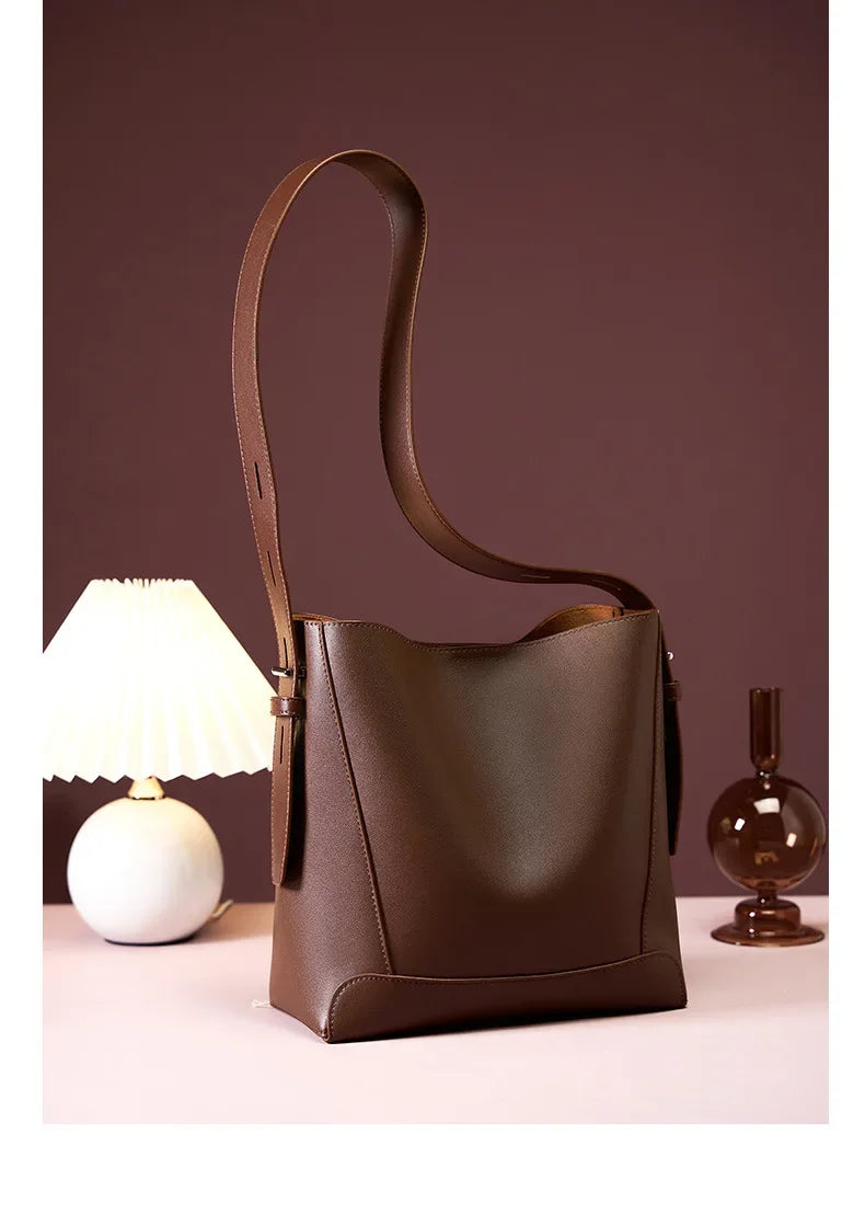 tine™ – geantă de umăr elegantă, de culoare bej, cu mânere inspirate de curea