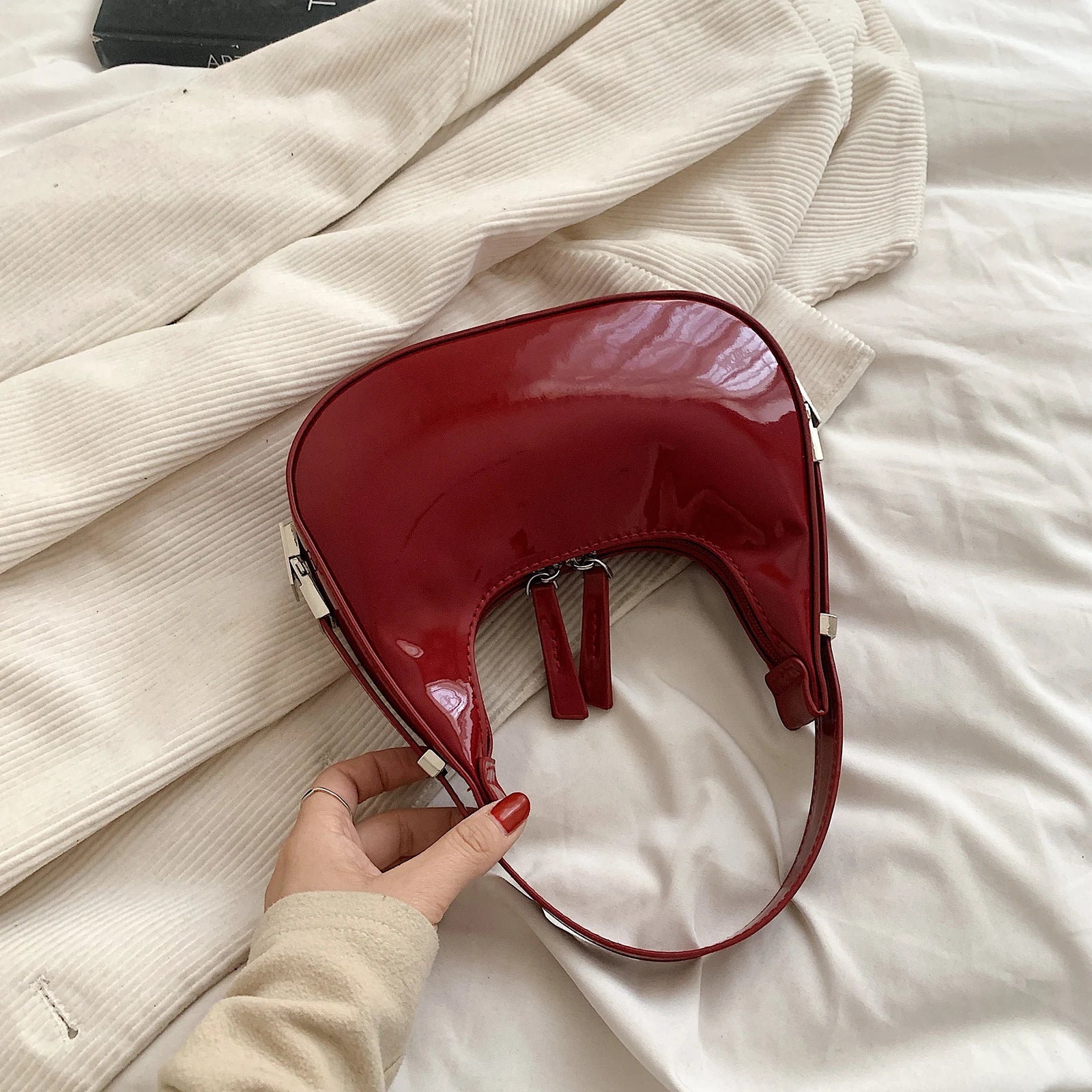 bella™ – geantă de umăr în formă de lună plină vintage
