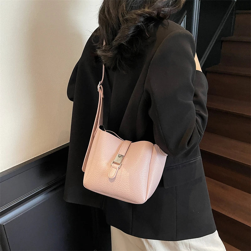 iris™ – genți bucket moderne din piele ecologică