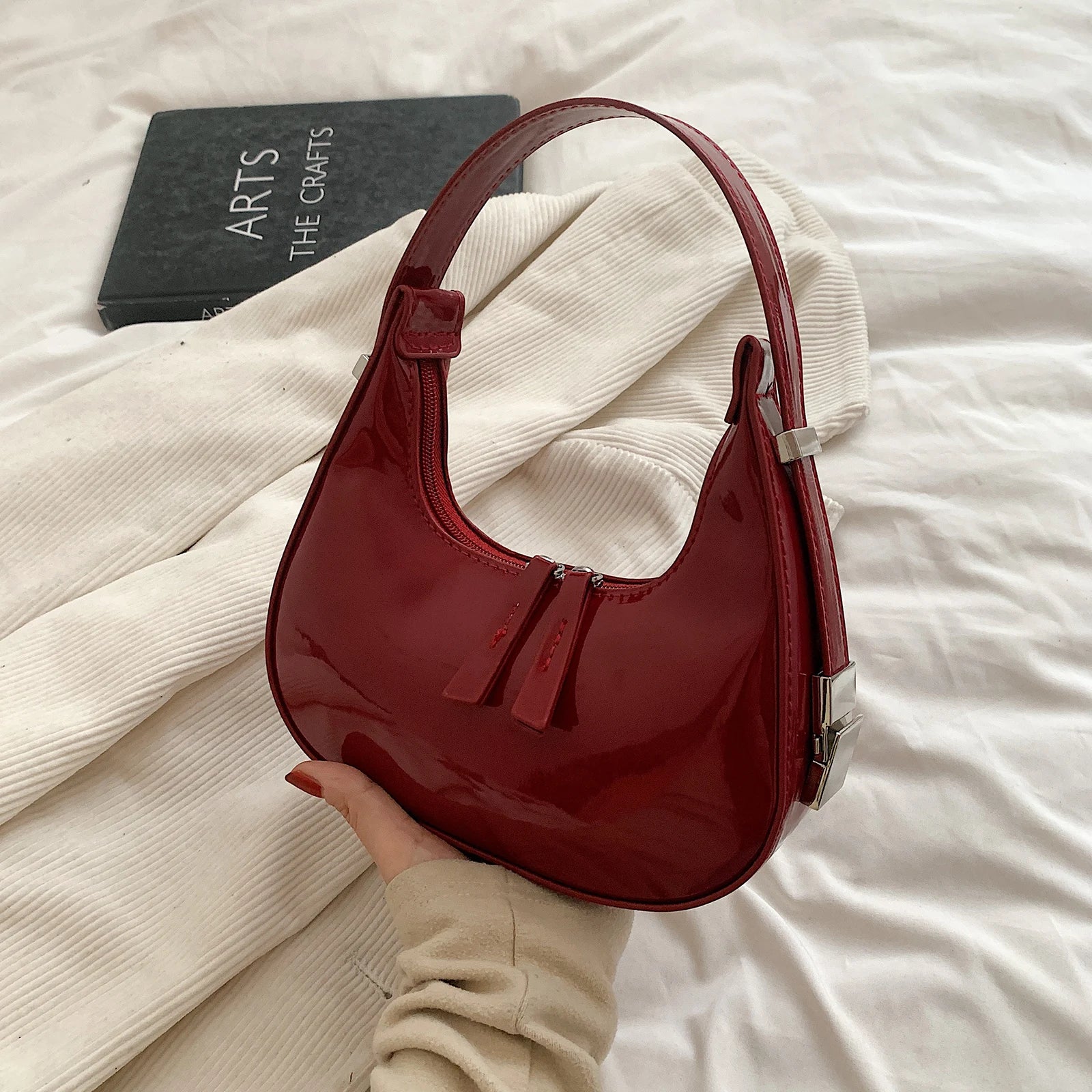 bella™ – geantă de umăr în formă de lună plină vintage