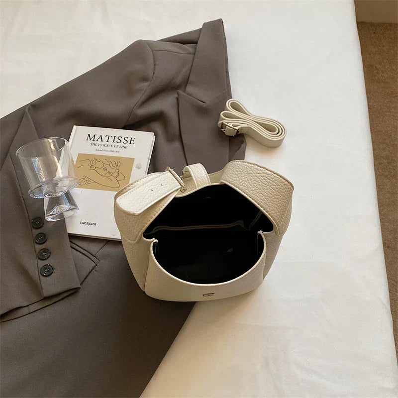 iris™ – genți bucket moderne din piele ecologică