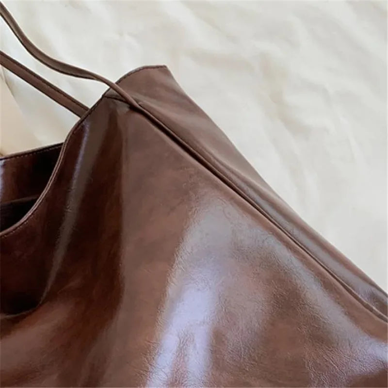 lisa™ – geantă tote maro spațioasă din material cu aspect de piele