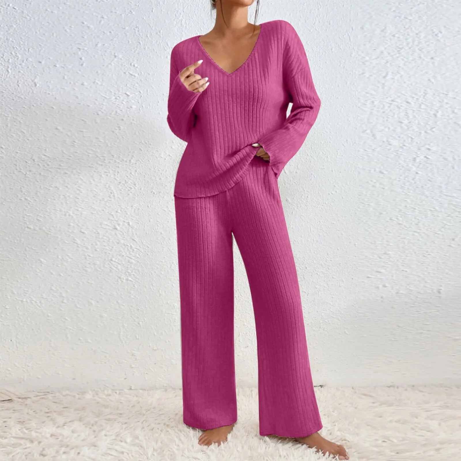 VIVIENNE | Set de două piese cu pantaloni drepți și top cu decolteu în V