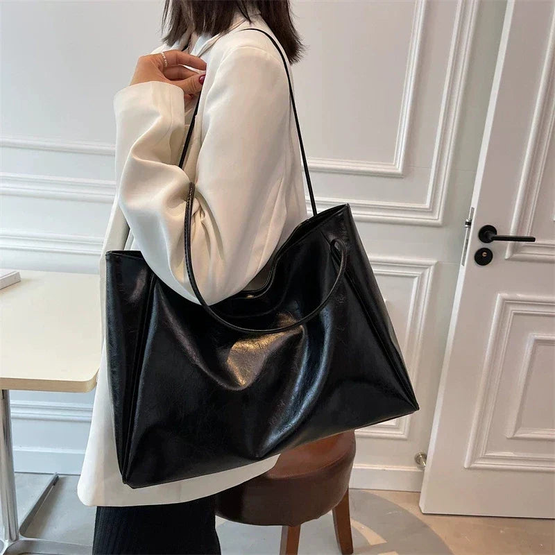 lisa™ – geantă tote maro spațioasă din material cu aspect de piele