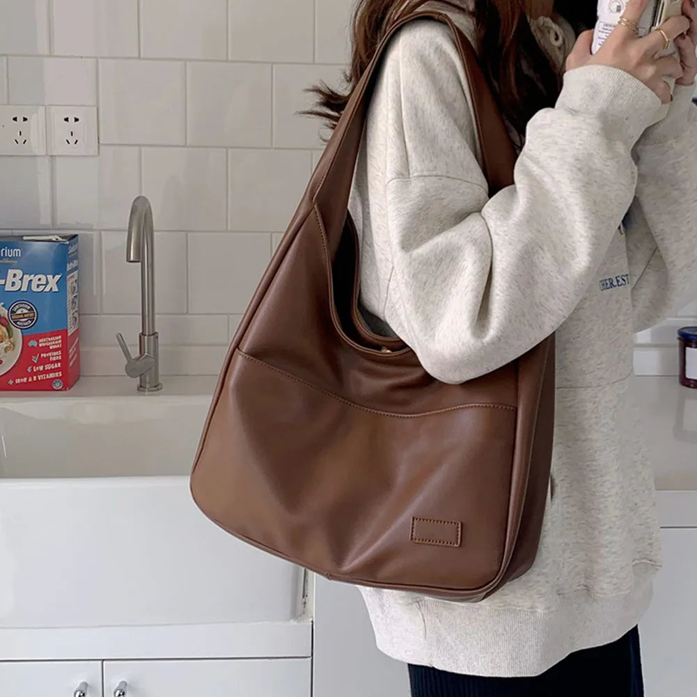 liv™ – geantă hobo relaxată cu aspect de piele