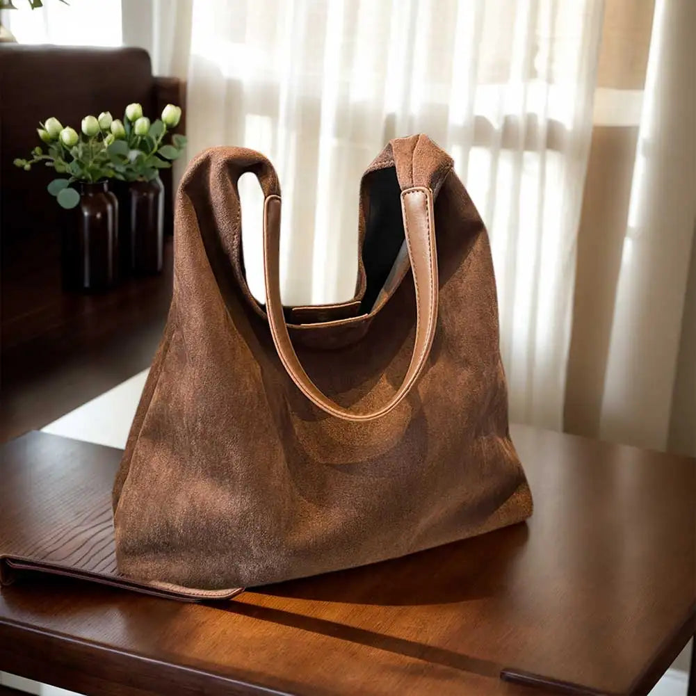 freja™ – geantă moale de umăr în stil de nubuc