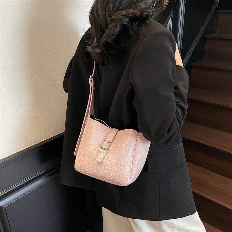 iris™ – genți bucket moderne din piele ecologică