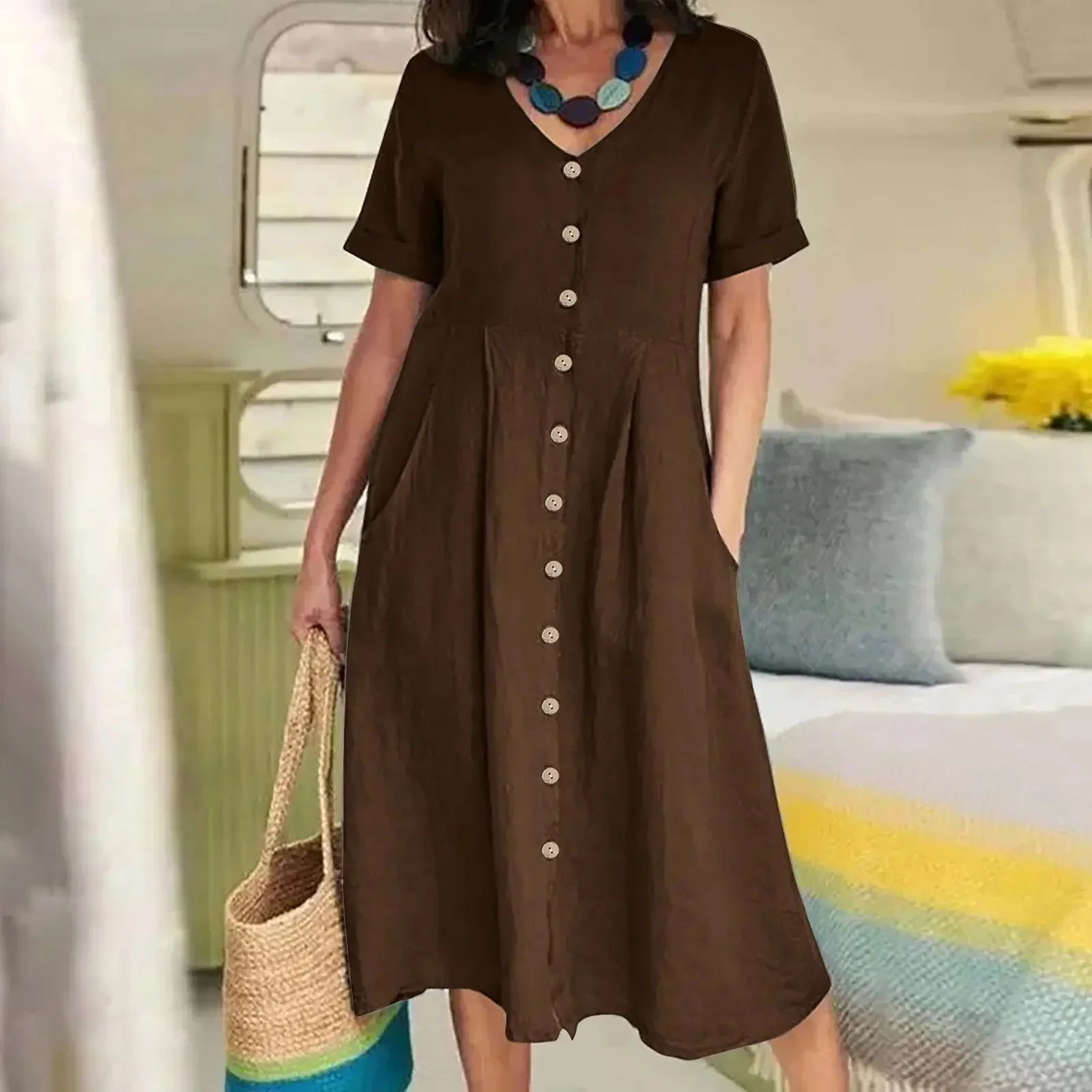 Sofia – Rochie cu Nasturi și Eleganță de Vară