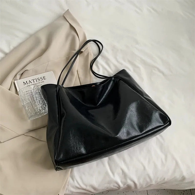 lisa™ – geantă tote maro spațioasă din material cu aspect de piele