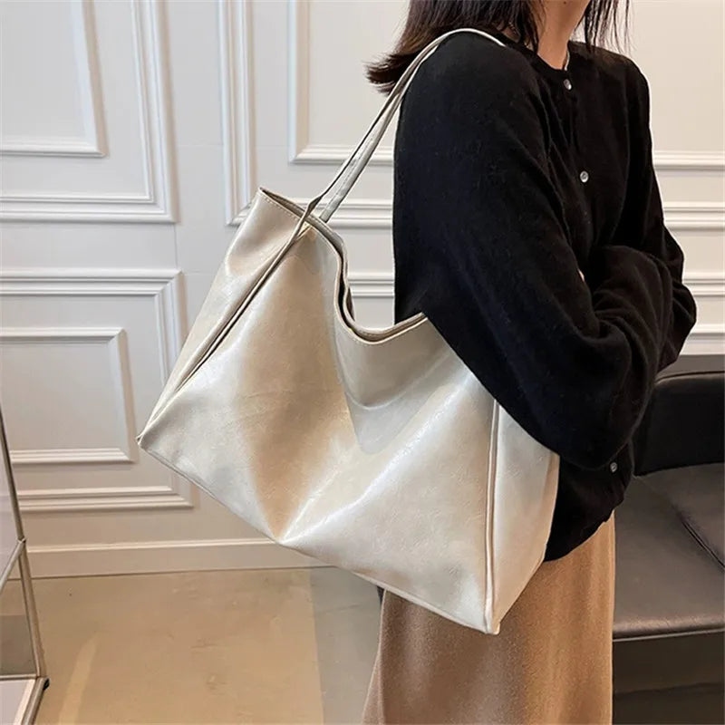 lisa™ – geantă tote maro spațioasă din material cu aspect de piele