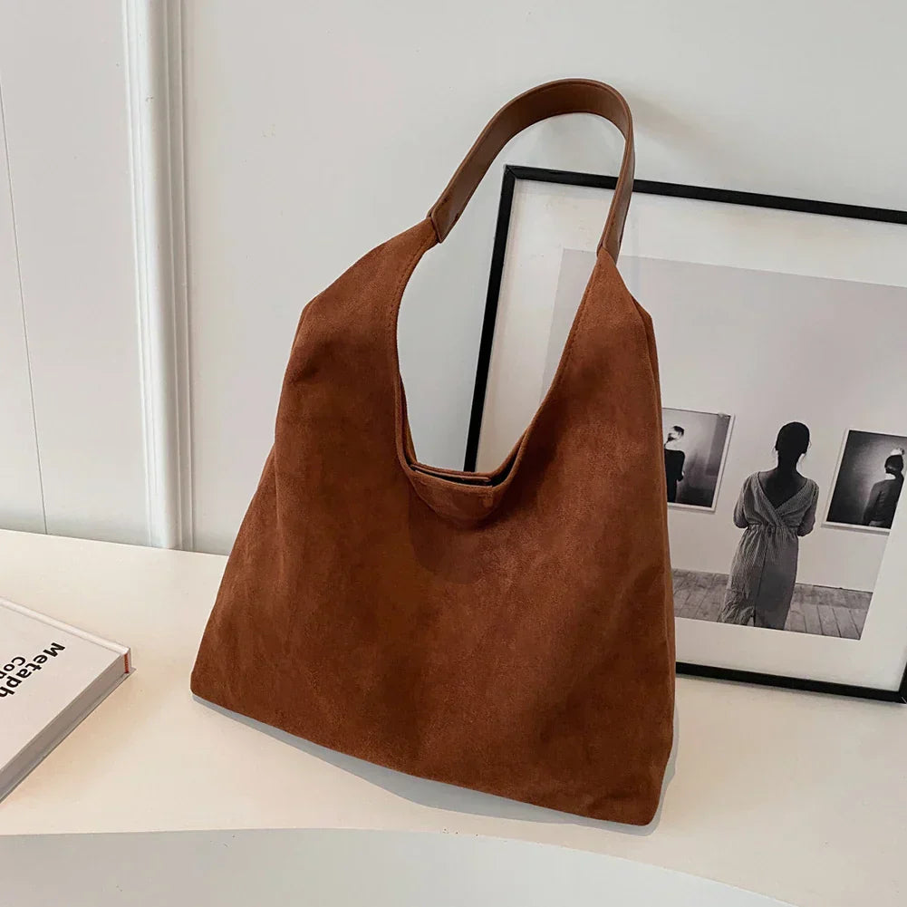 freja™ – geantă moale de umăr în stil de nubuc