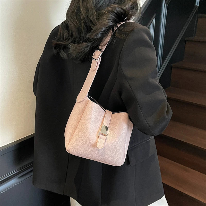 iris™ – genți bucket moderne din piele ecologică