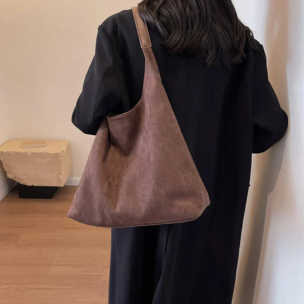 freja™ – geantă moale de umăr în stil de nubuc