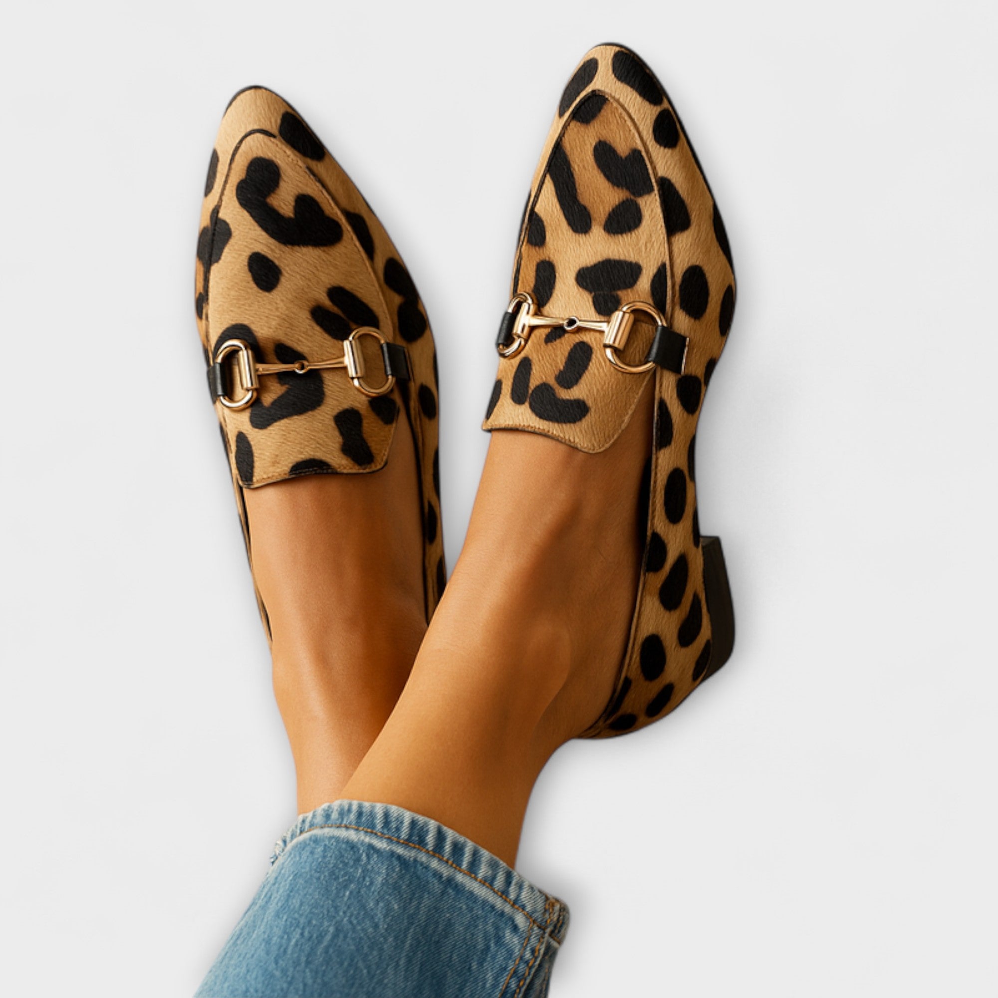 Savrani™ | Mocasinul Statului