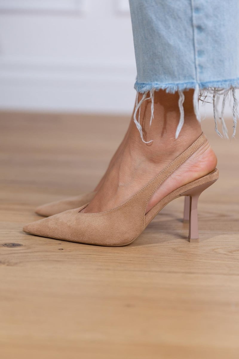 "Marion™ | Pantofi Eleganți cu Toc Înalt" can be rewritten as "Marion™ | Pantofi Chic cu Toc Înalt".