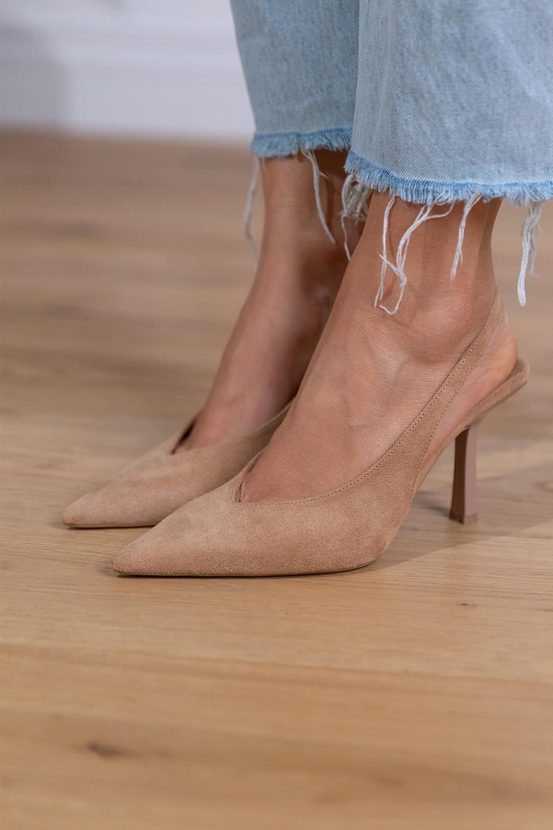 "Marion™ | Pantofi Eleganți cu Toc Înalt" can be rewritten as "Marion™ | Pantofi Chic cu Toc Înalt".
